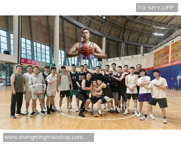 小意外！媒体人辽宁男篮参加丹东热身赛 大巴与小车发生剐蹭